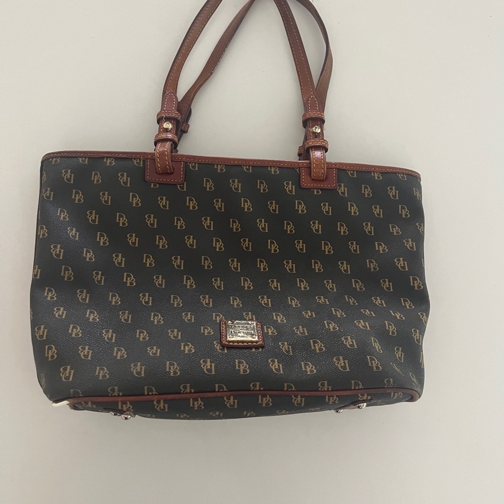 Dooney & Bourke Gretta leisure shoulder bag
